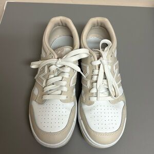 Brand new New Balance beige and white sneakers style 480 size 5.5 fits a 7-7.5